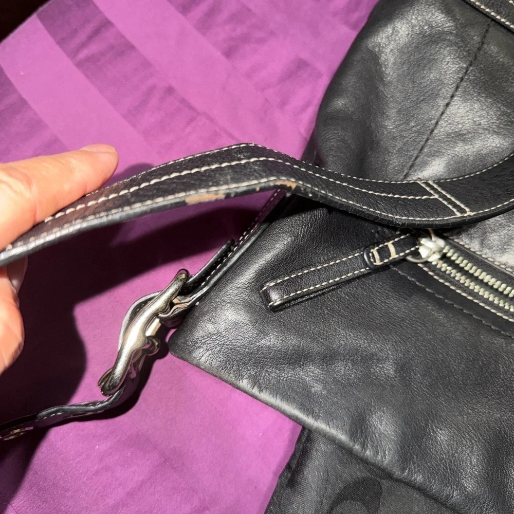 Vintage Coach Legacy 1415 Slim Duffle shoulder Bag in black with white stitching